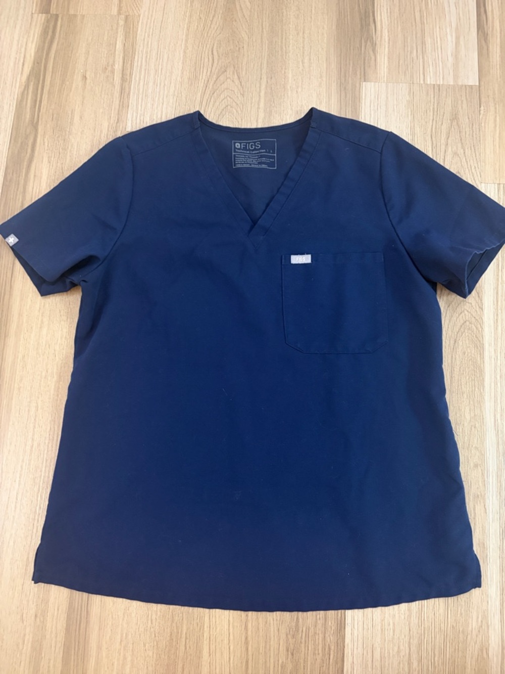 Figs women’s Navy V-Neck Scrub Top with Chest Pocket